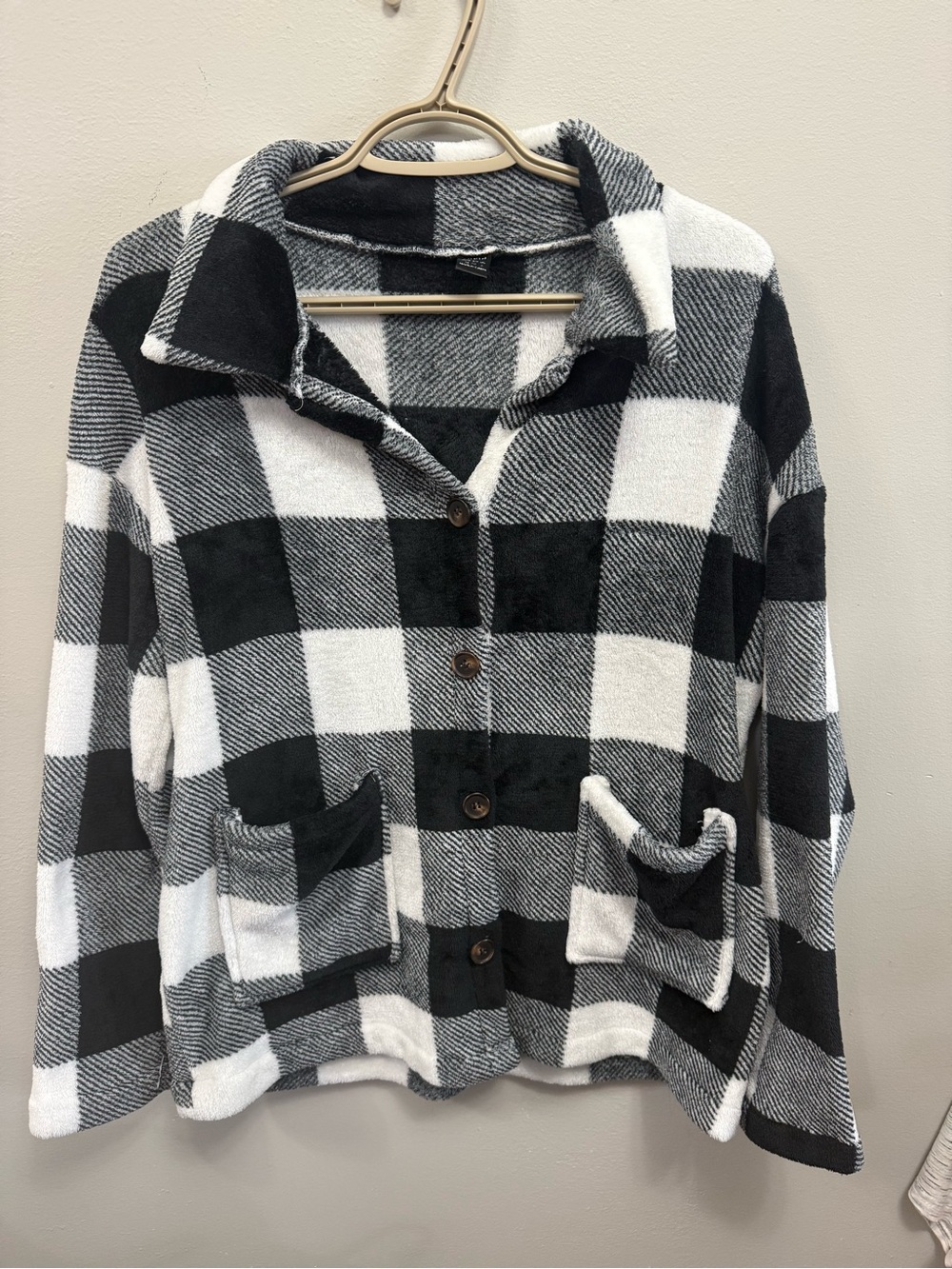 Black and White Buffalo Plaid Plush Button-Down Shirt Jacket Womens Medium